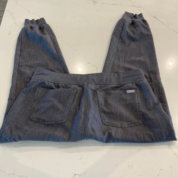 Figs Zamora Jogger Scrub‎ Pants in Graphite size Medium Petite - Image 4