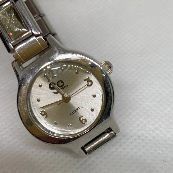 Women’s quartz analog watch 22mm round case stretch band size 6.5” running - Image 6