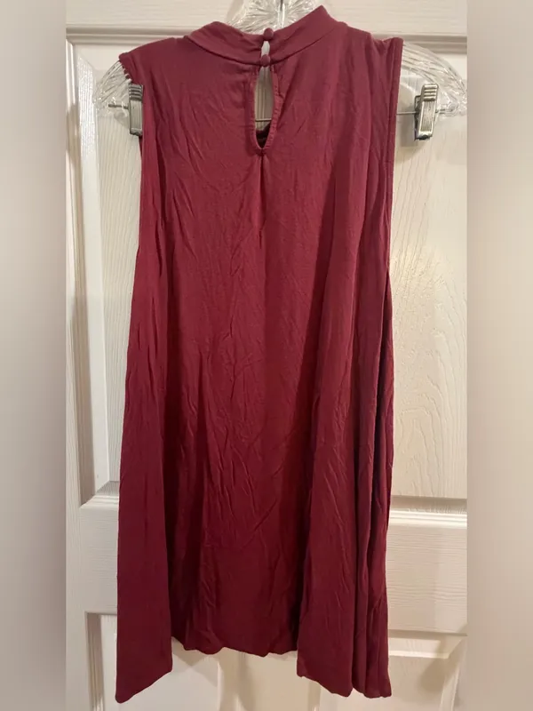 torrid Burgundy Keyhole Mock-Neck Sleeveless Tank - Image 4