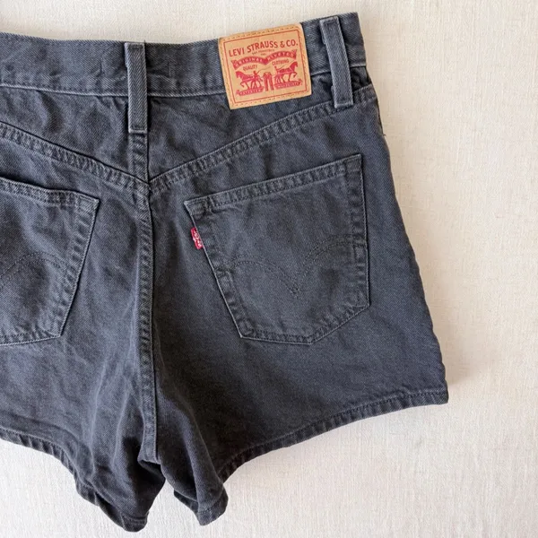 Levi's High Waisted Mom Shorts Womens 28 Black Denim Retro Summer Cut Offs - Image 10