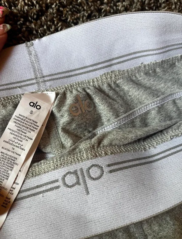 ALO Yoga Grey Set - Image 6