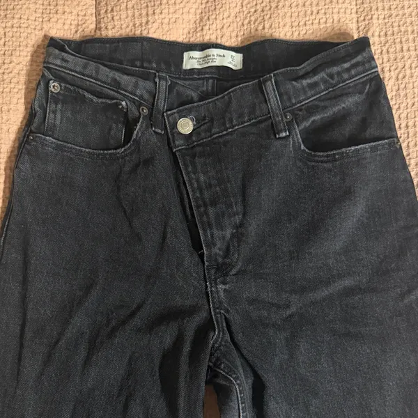 Abercrombie & Fitch - The 90s Straight Ultra High Rise Black Denim Jeans - Image 3