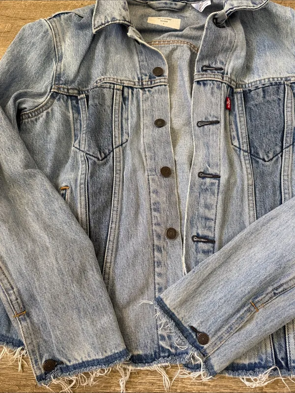 Levi's Altered Trucker Denim Jacket Size Small - Image 3