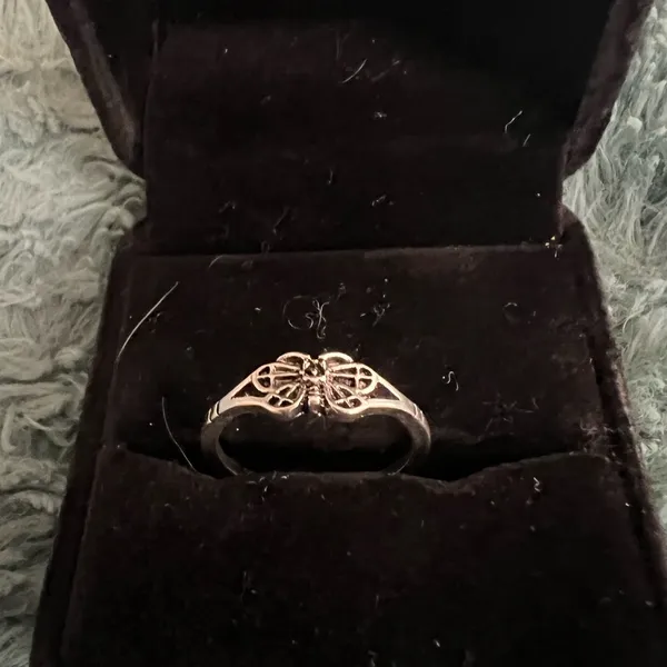 Women’s Stainless Steel Silver Band Size 7 - Image 3