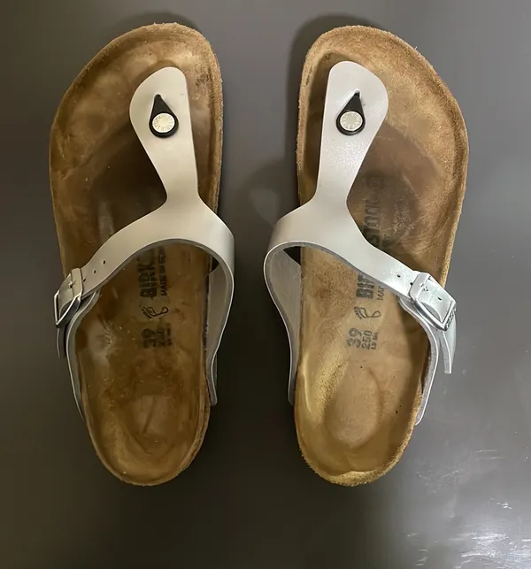 Birkenstock Gizeh Silver Ice Pearl Onyx Birko-Flor Thong Sandals $100 EUC Wmn 39 - Image 4