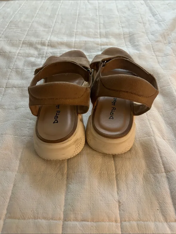 Dirty Laundry Tan Suede Platform Sandals with White Sole - Image 2