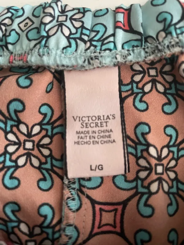 Victoria’s Secret shorts - size large - Image 2