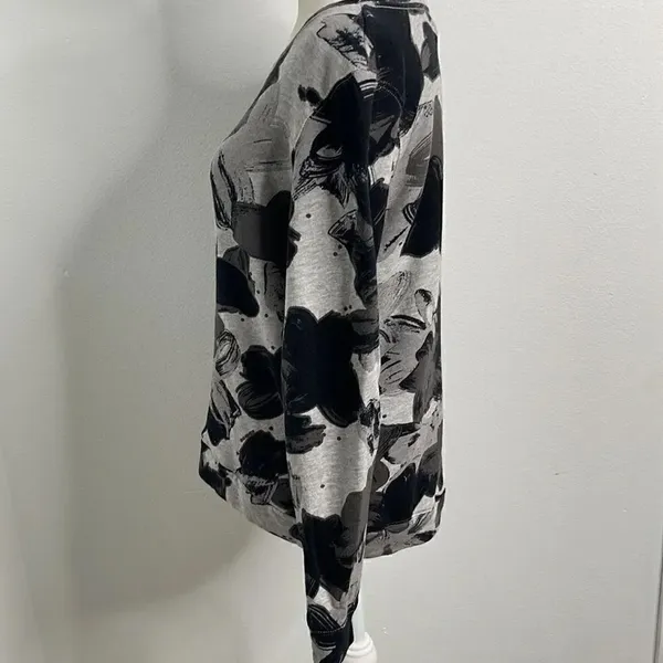 H&M cotton sweatshirt.  Size Small. - Image 2