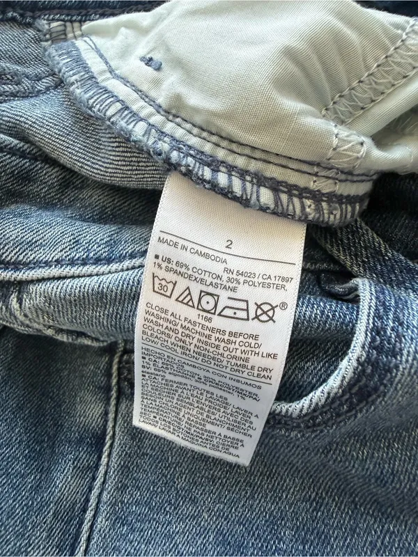 Old Navy Mid-Rise Wow Boot Cut Jeans Size 2 - Image 6