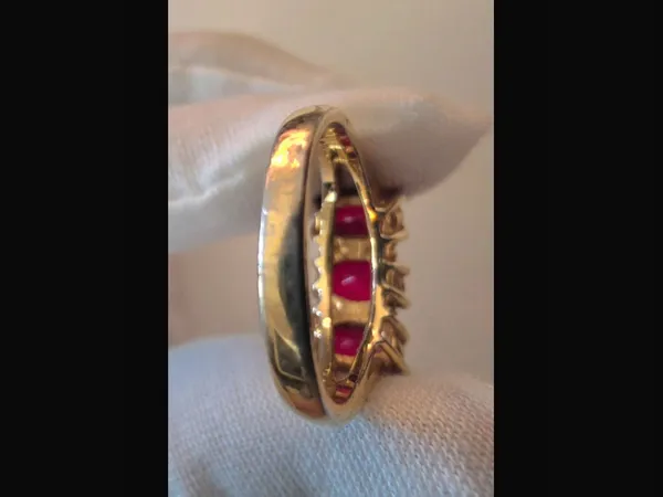 Vintage 3 Ruby tone Stone 18k Overlay HK stamped Ring | 7.5 17.7mm Gold - Image 5