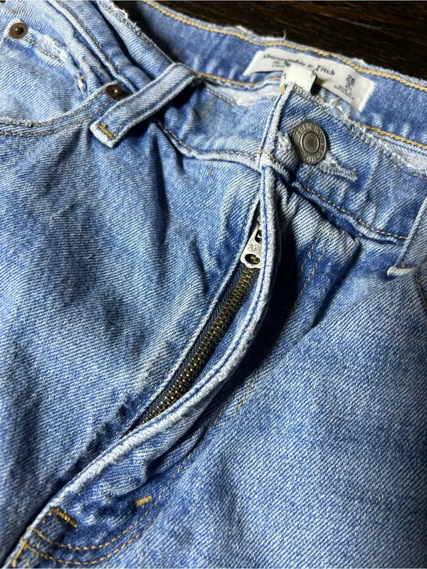 Abercrombie & Fitch The ‘90s Straight Ultra High Rise Light Wash Denim Jean 26/2 - Image 6