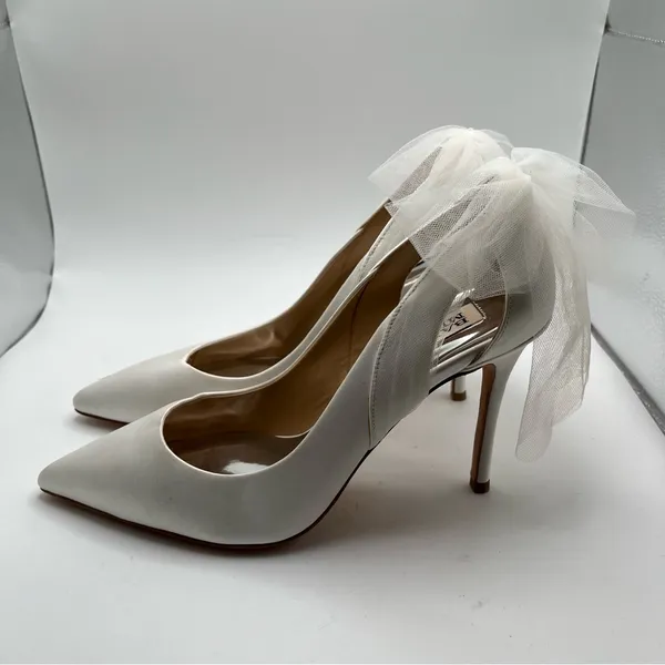 Badgley Mischka Kinsley Pointed Toe Bridal Shoes with Bows white silk SZ 9 NWOB - Image 2