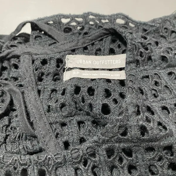 Urban Outfitters Eva Black Eyelet Ruffle Crop Top Sz-S - Image 6