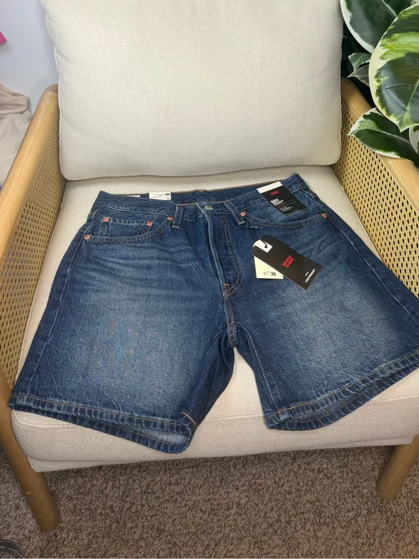 NWT Levi's 501 Mid Thigh Shorts Size 30 - Image 3