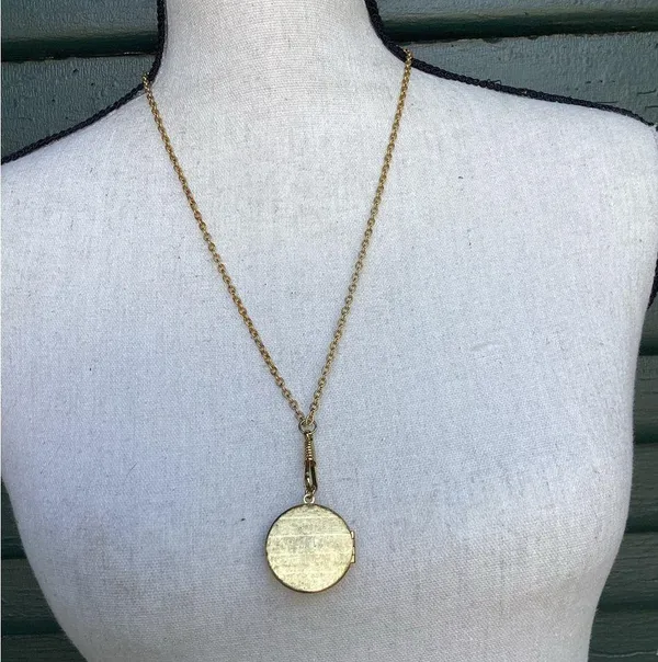 Gold toned locket Necklace with Floral Design - Image 4