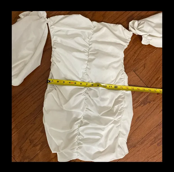 White dress with attached short Puffy sleeves - Size Medium - Image 10