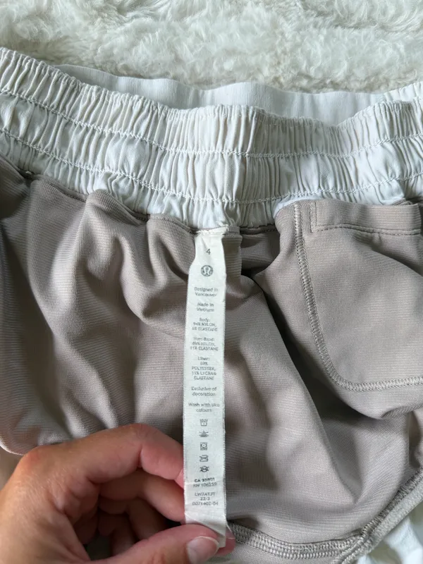 Lululemon Hotty Hot Shorts 4" Low-Rise Size 4 - Image 4