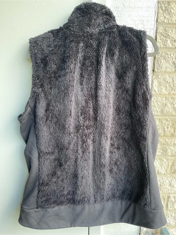 The North Face Women’s Jacket Furry Fleece Vest Full Zip Soft Black XLarge - Image 3