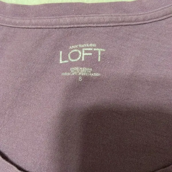 Loft szS pretty purple cap sleeve flower detail and decorative stitching EUC - Image 4