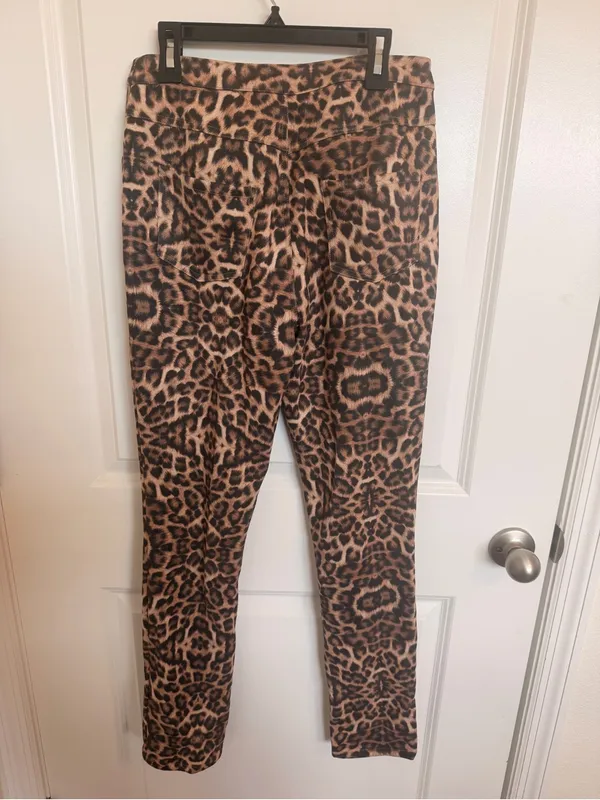 NWT Superdown Leopard Print Pants Size Small - Image 4