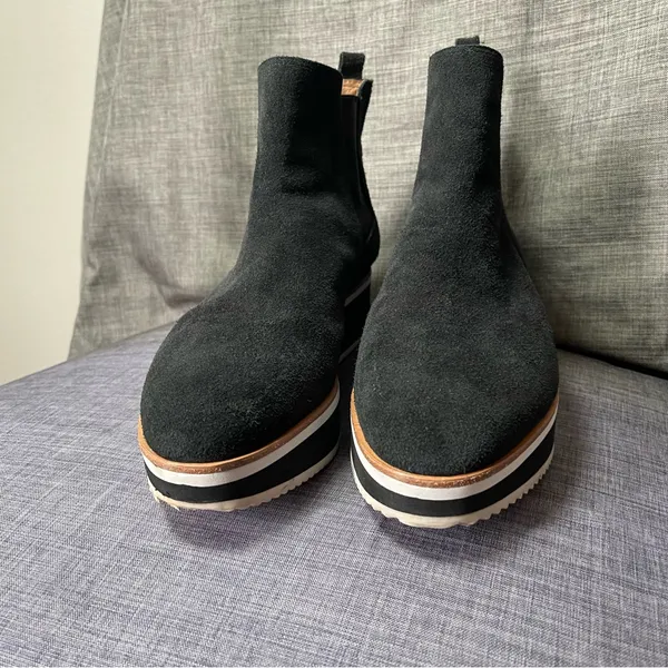 Antonio Melani Braxton suede ankle booties SZ 7.5 - Image 4