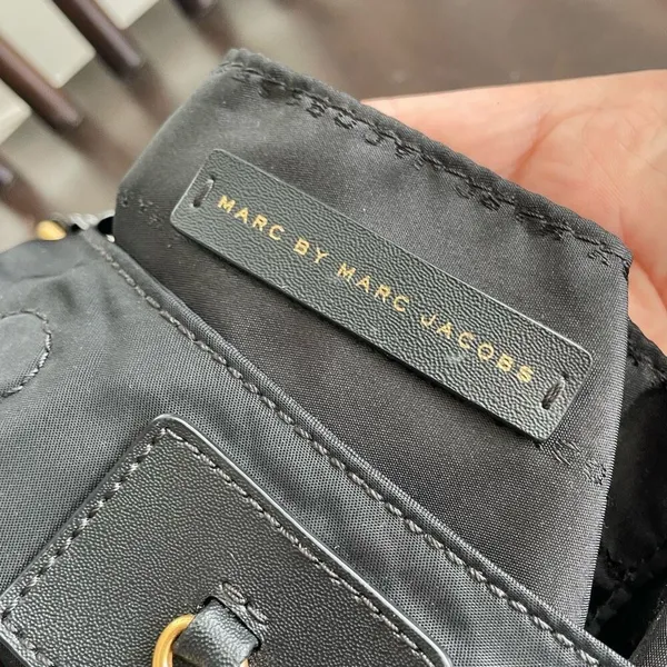 Marc Jacobs Preppy Nylon Messenger Bag Black Gold $200 - Image 12