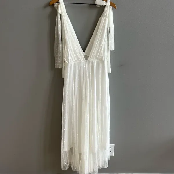 NWT One and Only Collective Tie Shoulder Mesh Tulle Dress Deep V Midi White Gown - Image 9