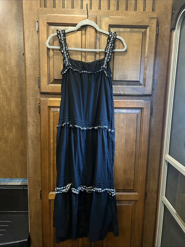 🌸Old Navy Sleeveless Ruffle-Neck Tiered Midi Swing Dress Black/White Size small - Image 4
