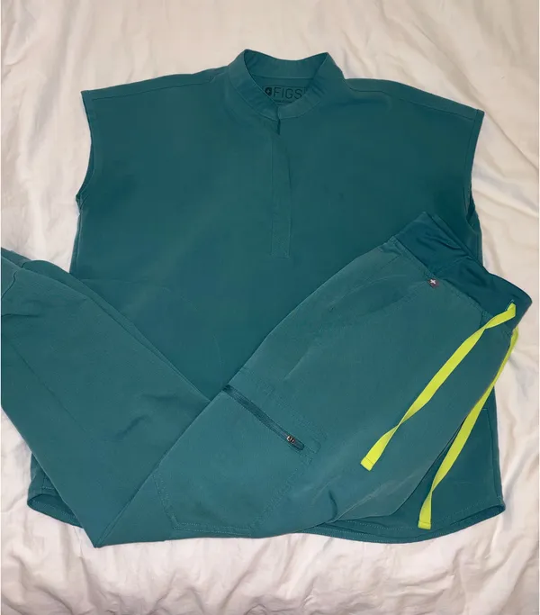 FIGS Scrubs Set - Image 2