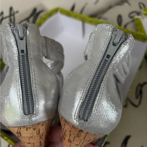 Vintage Gianni Bini silver Strappy Heels for Special Occasions - Image 10