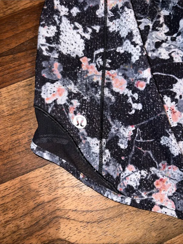 Lululemon Women's Black Floral Print Active Shorts - Lightweight Running Shorts size 4 - Image 3