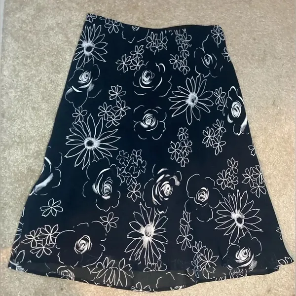 Vintage Y2K Floral Midi Skirt Size Medium Black - Image 3