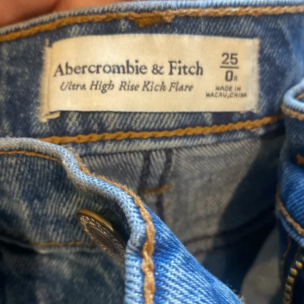 Abercrombie & Fitch Ultra‎ High Rise Kick Flare Jeans Size 25/0R - Image 3