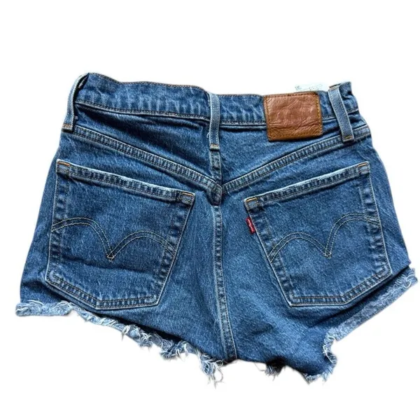 Womens Levis Strauss 501 Original Fit High Rise Raw Hem Jean Shorts - Sz 25 - Image 2