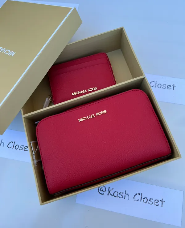 Michael Kors Giftable boxed item wallet & Travel Pouch - Bright Red - Image 3