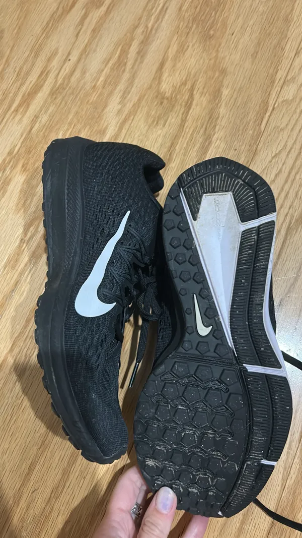 Nike Tennis Shoes - Image 2