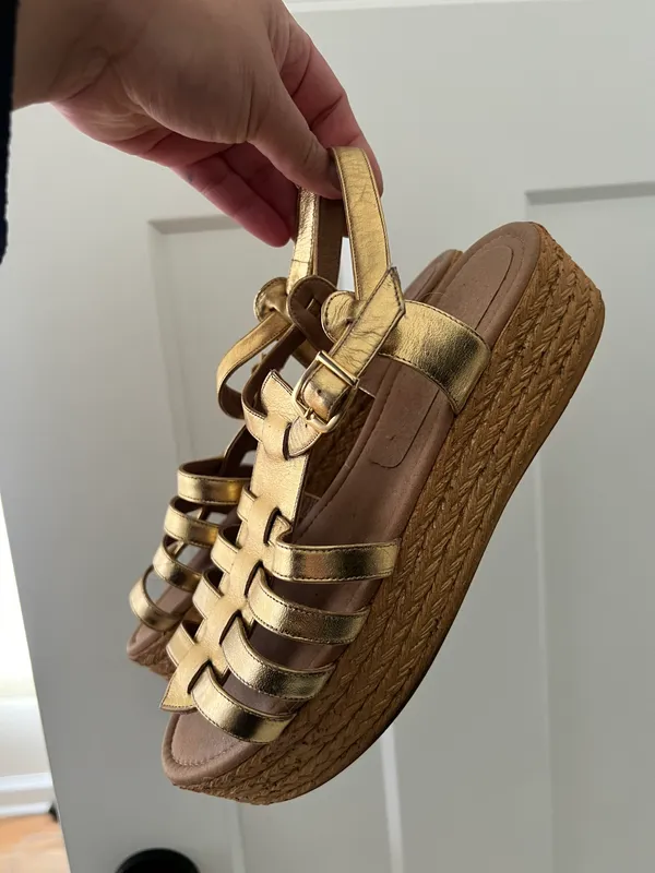 Gold Sandals Size 9 - Image 3