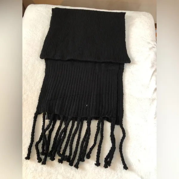 New with tag Francesca’s knit scarf - Image 7