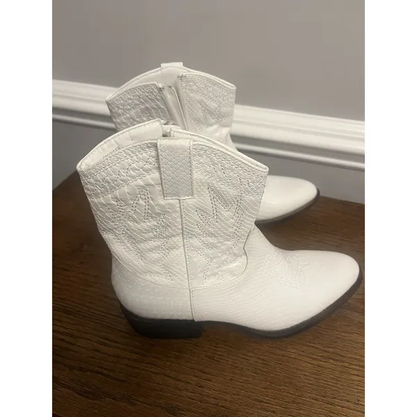 Coconuts By Matisse Derringer White round toe cowgirl booties 7 concert wedding - Image 7