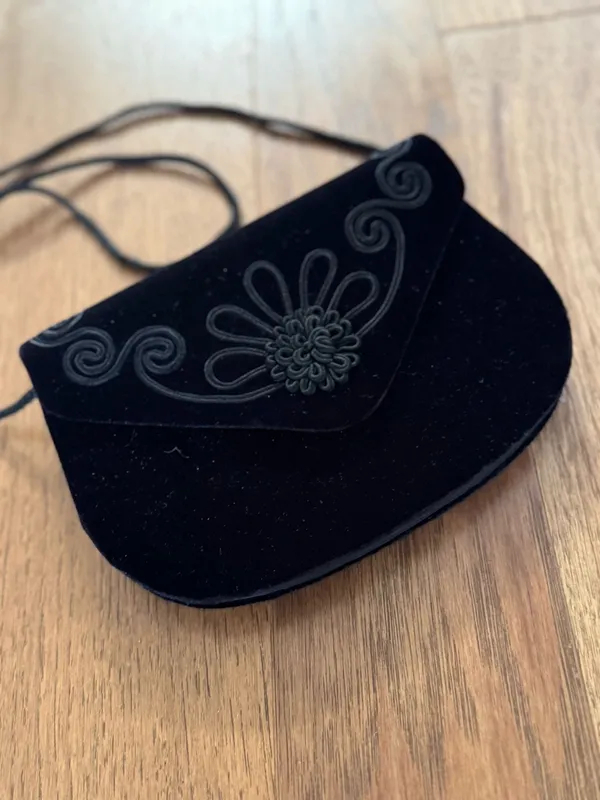 Velvet Clutch Black - Image 5