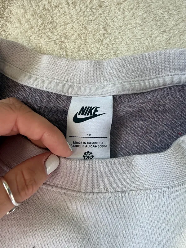 Nike boxy cropped crewneck size 1X - Image 3