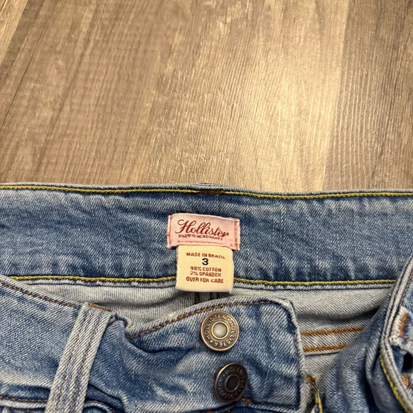 Hollister Y2K Light Wash Low Rise Double Button Denim Shorts - Image 5