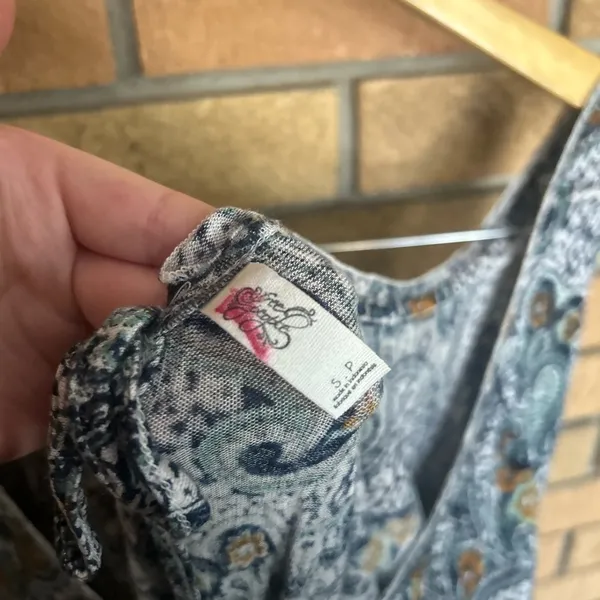 Free People Hummingbird Chloe Cold Shoulder Blouse Blue Paisley Print Size Small - Image 4