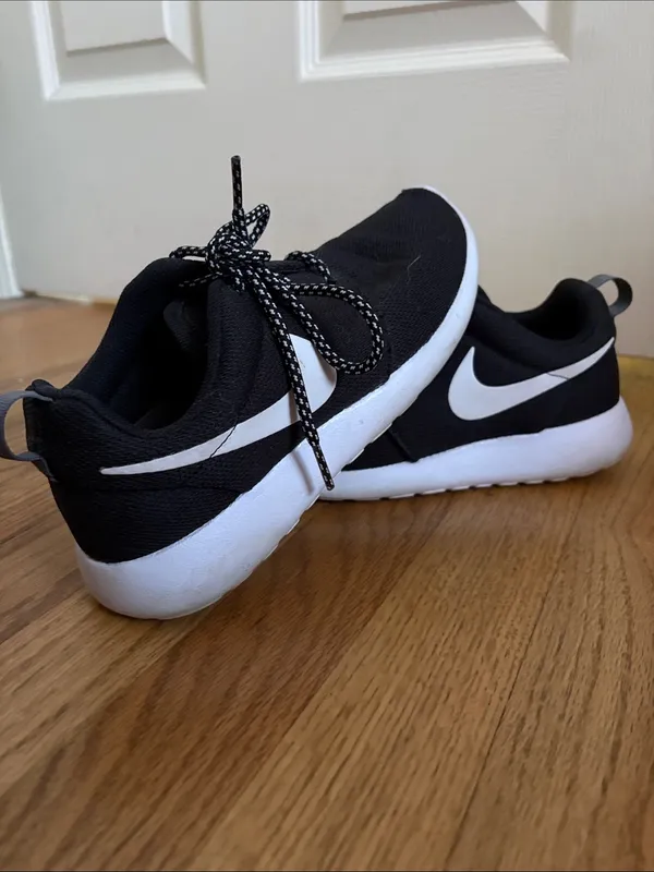 Nike Shoes - Image 4