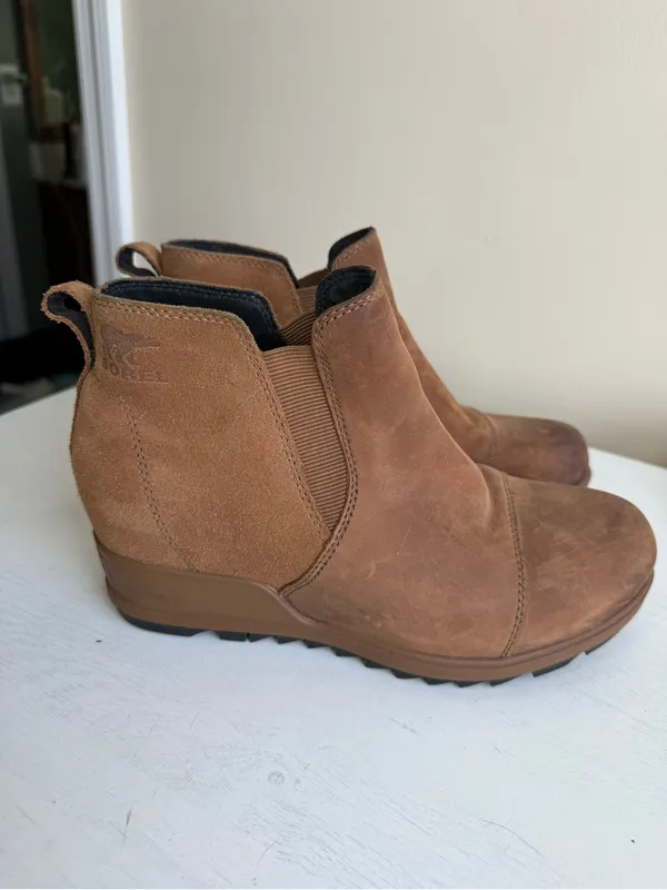 Sorel Evie Pull On Boots, size 8.5 - Image 2
