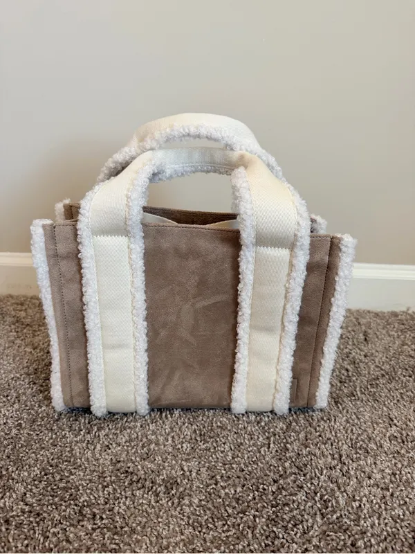 NWT Lululemon Boxy Mini Tote Bag 4.5L *Faux Shearling Trims ivory - Image 5