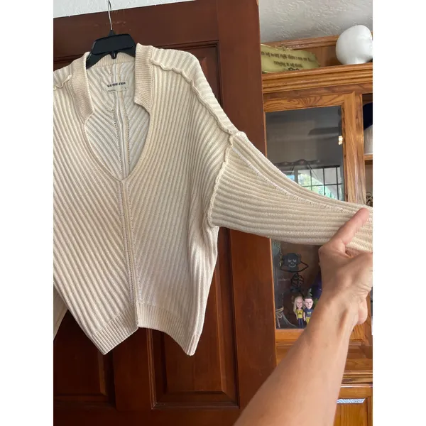Free People We The Free Freeway V-Neck Sweater L - Image 4