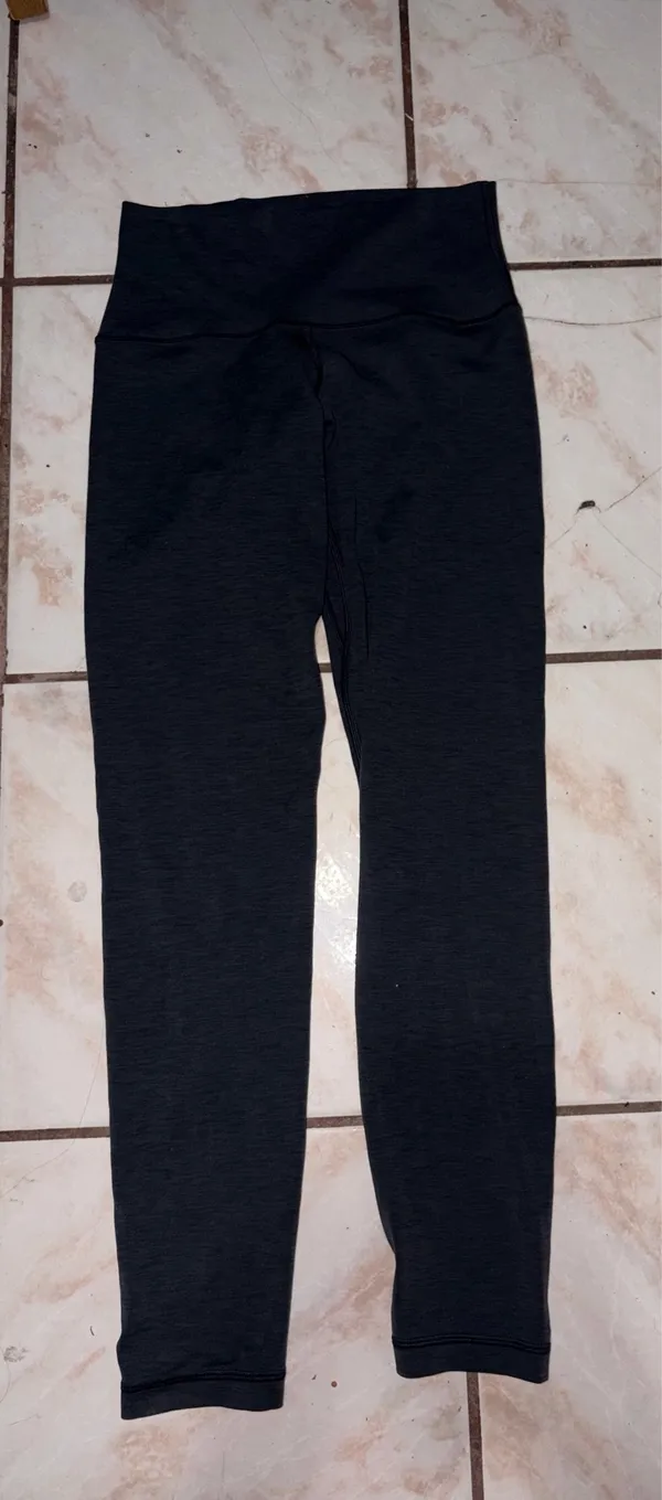 Golden by Aritzia leggings Heathered Black / Dark Grey). Length: Short / Crop 7/8 (with a 24-inch internal seam - Image 2