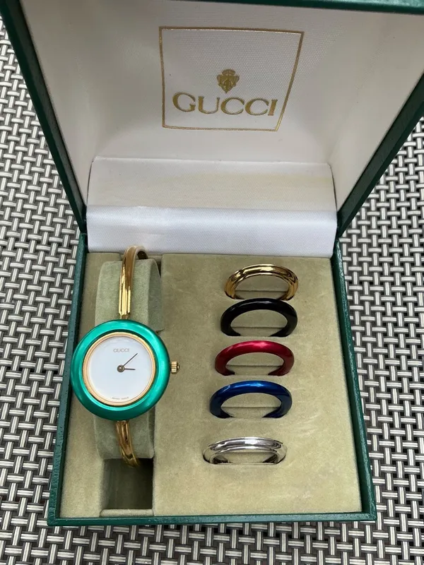 Beautiful GUCCI bangle watch w/ set of colorful bezels ❤️💛🤍💚💙🖤 - Image 13