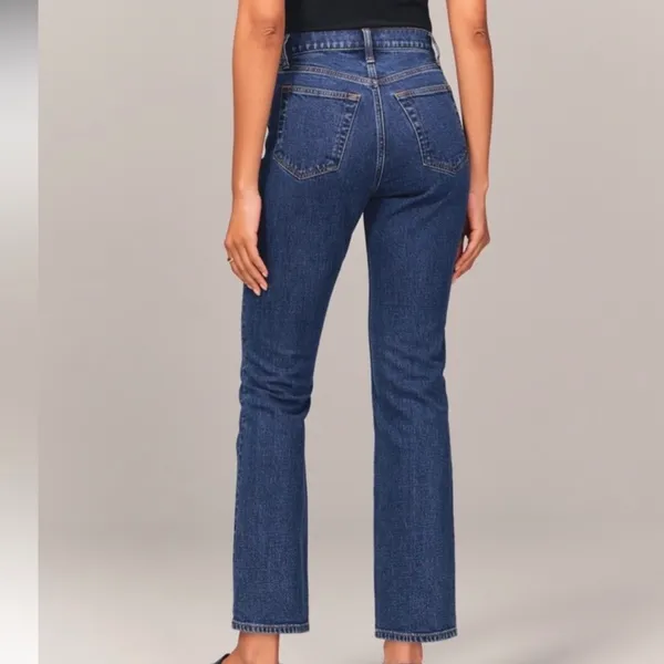 Abercrombie & Fitch Ultra High Rise Ankle Straight Jean - Image 4